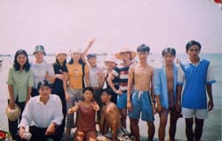 Thầy Khoa c�ng c�c nh�n vật của ch�ng ta !