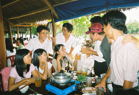 Hồ N�i Le nơi hội ngộ c�c anh t�i B2 !